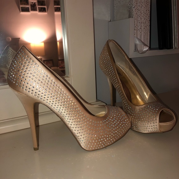 SOLD❤️NEW Nude JLo Pumps - Picture 2 of 6